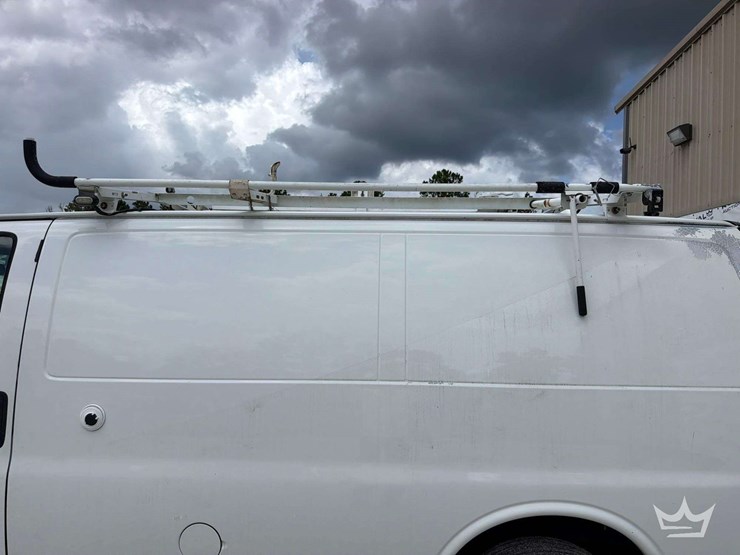 2017-chevrolet-express-2500-image-36