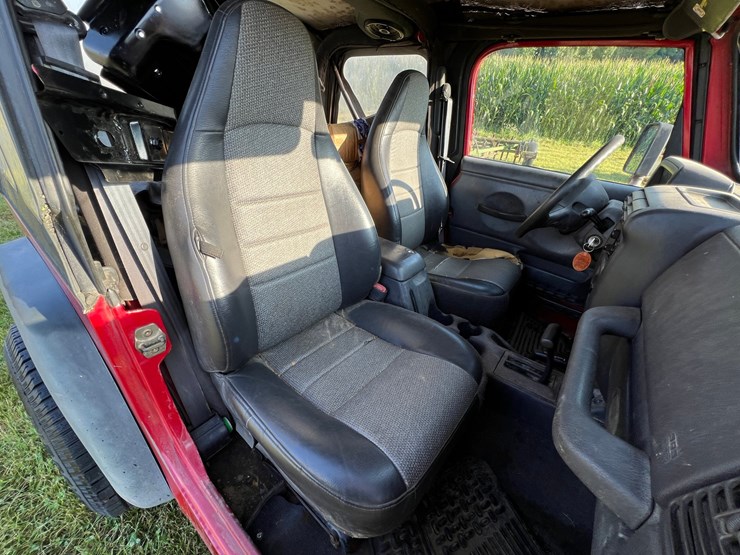 1999-jeep-wrangler-image-24