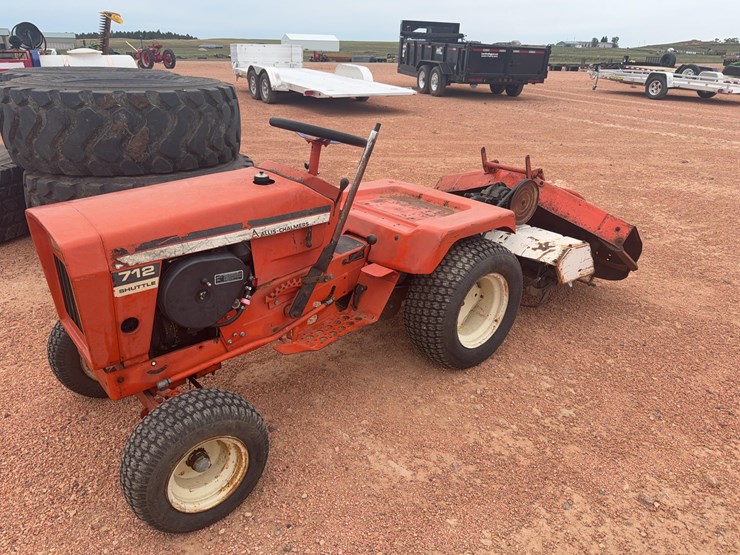 allis-chalmers-712-lawn-tractor-image-1