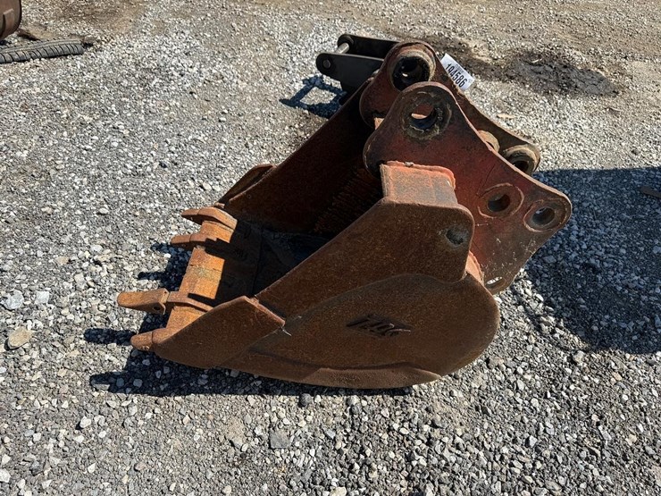 tag-24”-backhoe-bucket-image-2