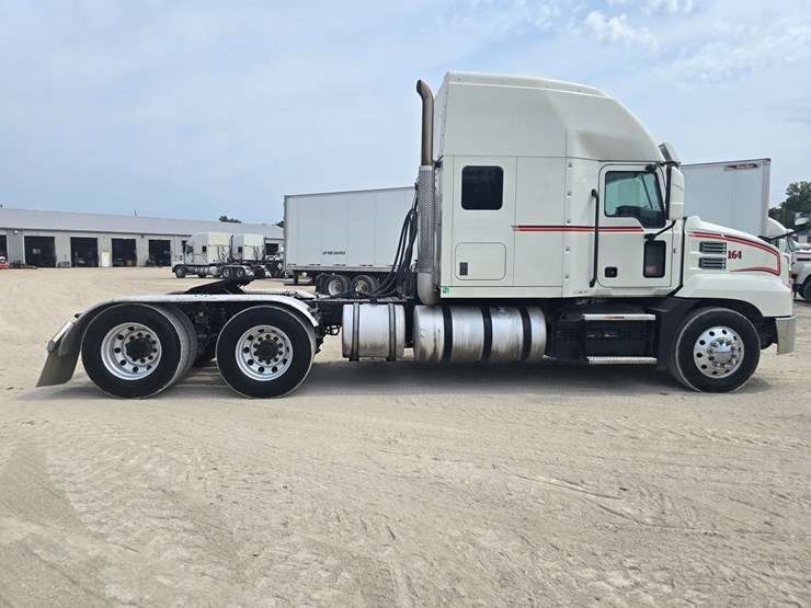 #25251-•-2020-mack-anthem-semi-sleeper-truck-image-15