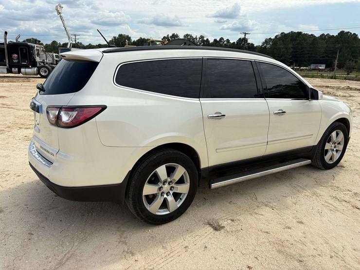 2015-chevrolet-traverse-image-3