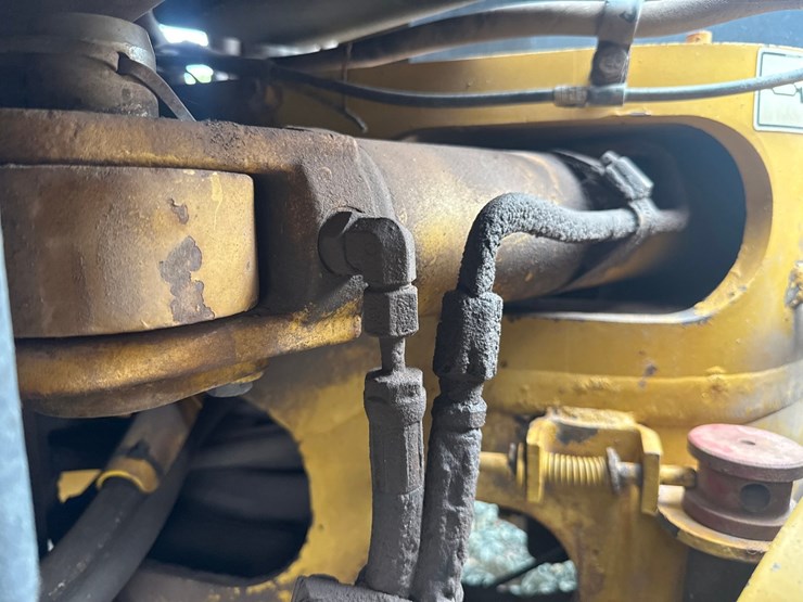 caterpillar-160m-awd-image-89
