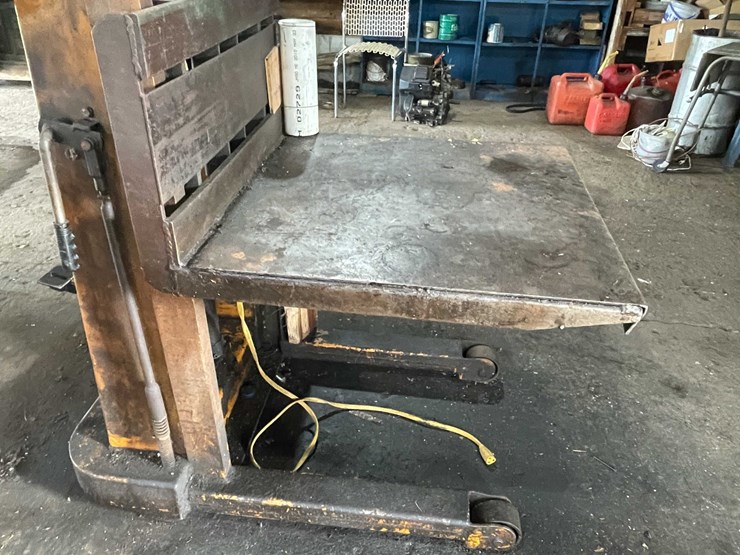 #1687-•-big-joe-steel-platform-and-foot-operated-hydraulic-mechanism-image-3