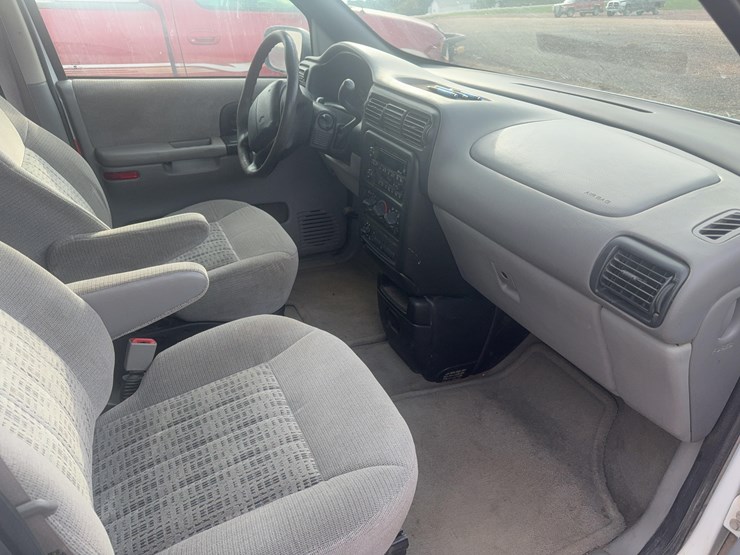 2000-chevrolet-venture-image-7
