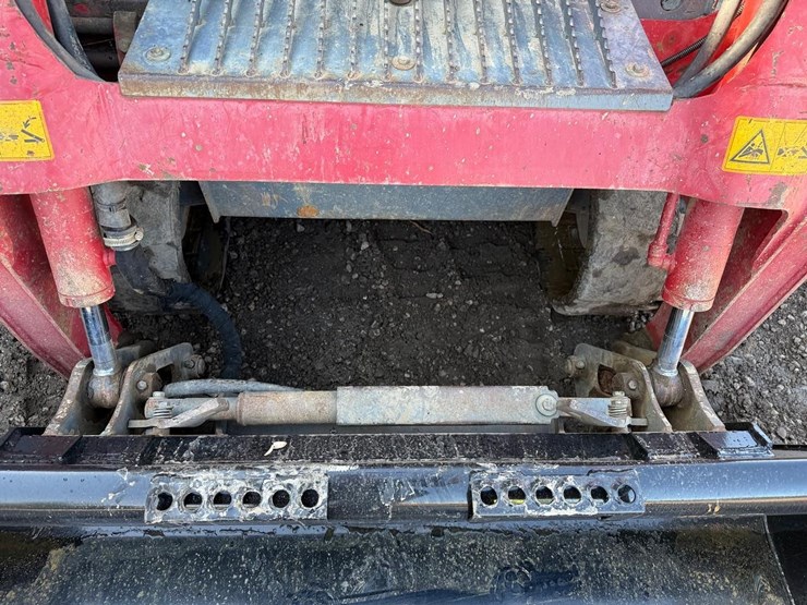 2016-takeuchi-tl8-image-10