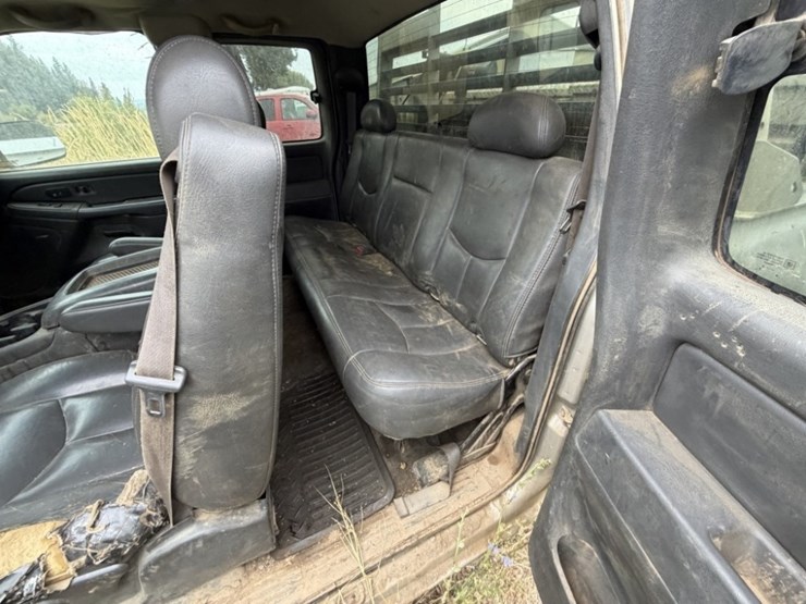 2005-chevrolet-silverado-2500-image-16