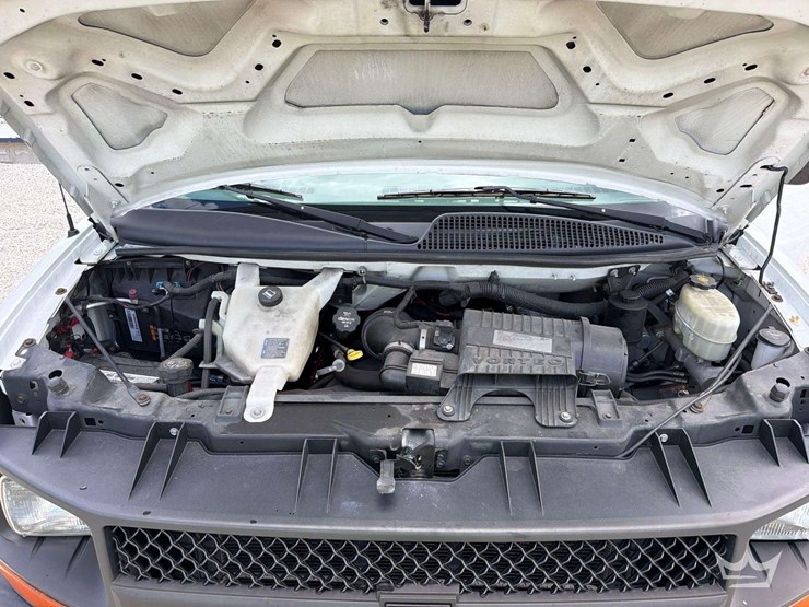 2017-chevrolet-express-2500-image-8