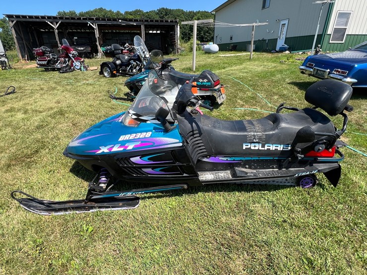 #124-•-polaris-indy-xlt-touring-snowmobile-image-4