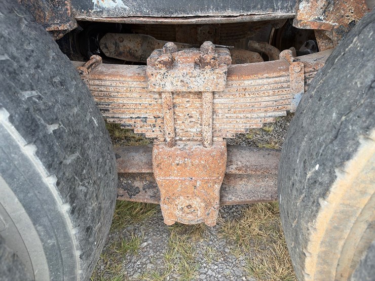 #269-•-1999-volvo-acl-tandem-axle-dump-truck-image-6