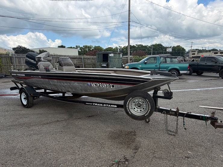#211-•-2002-bass-tracker-pro-crappie-175-aluminum-boat-image-2
