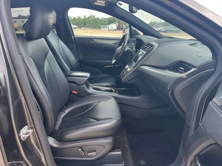 2017-lincoln-mkc-4-door-suv-(180,280-miles)-image-19