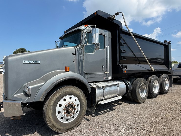 2013-kenworth-t800-image-1