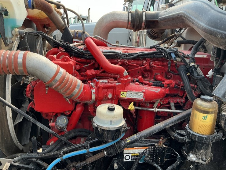 2015-peterbilt-367-image-25
