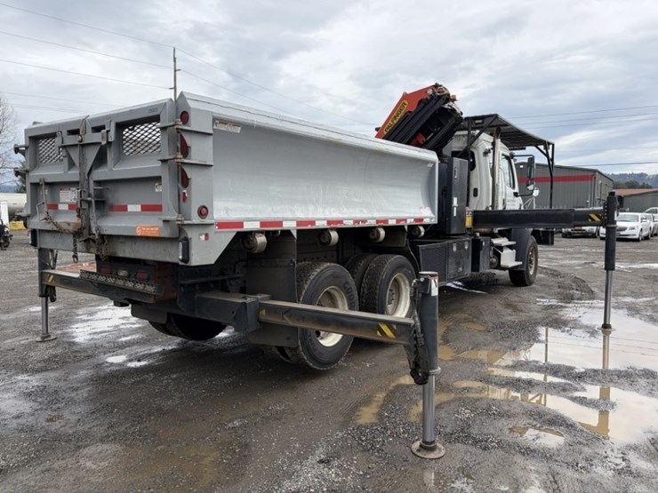 2013-freightliner-114sd-image-4