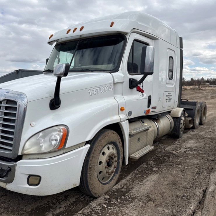 2014 FREIGHTLINER CASCADIA TRI -AXLE