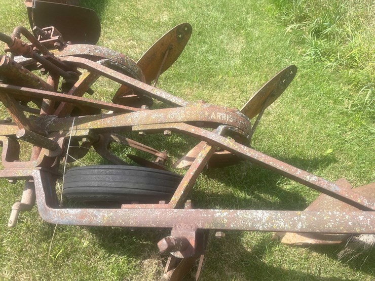 #1638-•-3-bottom-moldboard-plow-image-9
