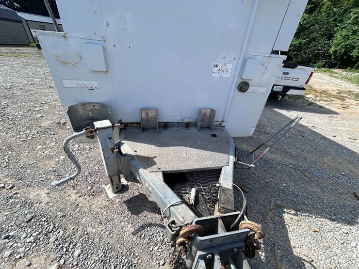 #212-•-2014-saub-pull-behind-service-trailer-image-14