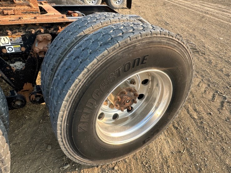 2011-kenworth-t800-image-11