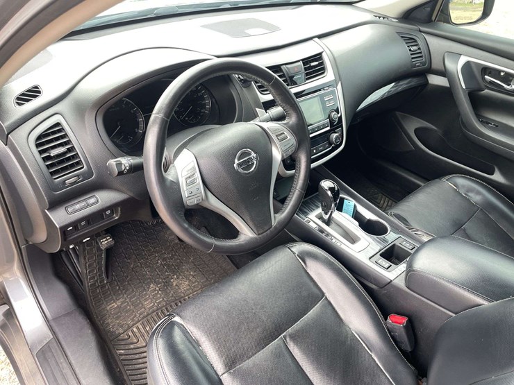 2018-nissan-altima-sl-4-door-sedan-(142,145-miles)-image-11