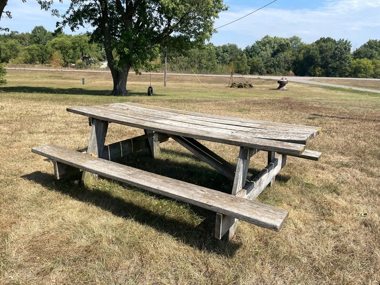 #6238-•-wooden-picnic-table-image-1