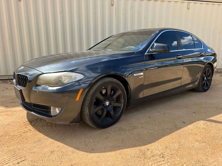 2011-bmw-550i-xdrive-(120,330-miles)-image-1