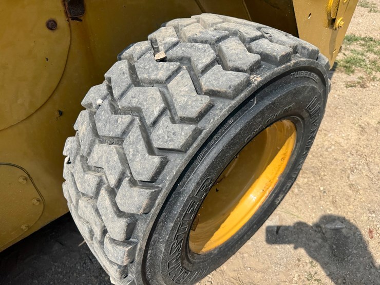 caterpillar-242d-image-47