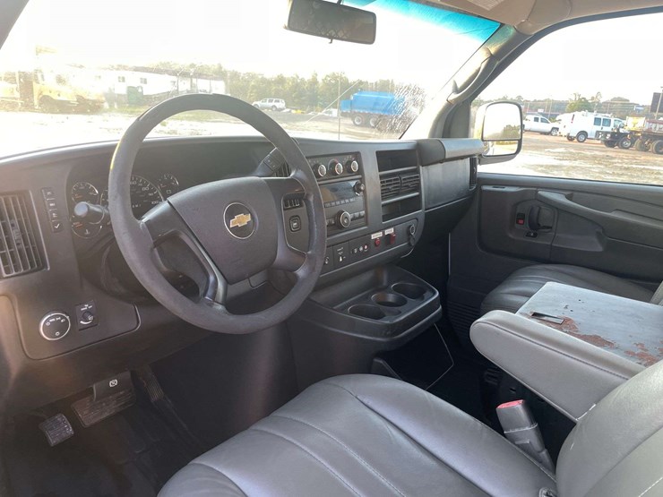 2014-chevrolet-express-2500-image-11