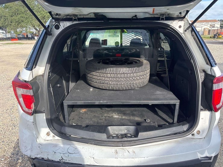 2017-ford-explorer-image-18
