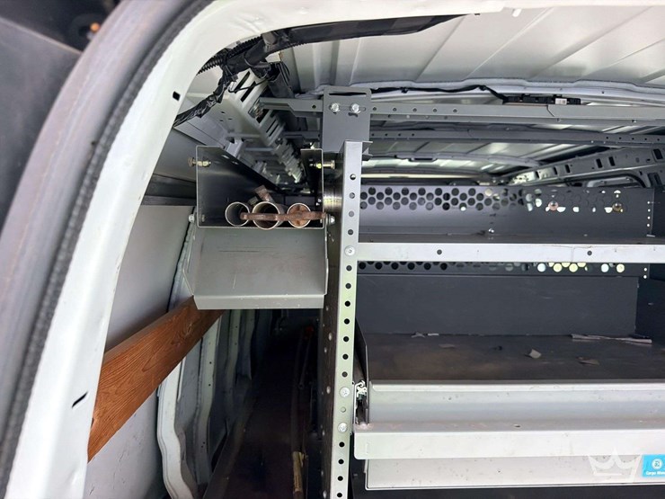 2017-chevrolet-express-2500-image-28