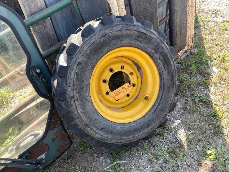 #6219-•-hercules-skid-loader-tire-image-1