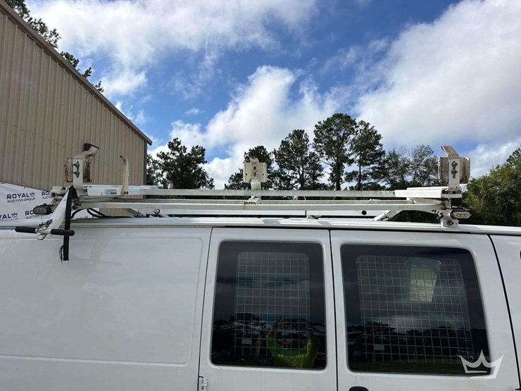 2018-chevrolet-express-g2500-image-42
