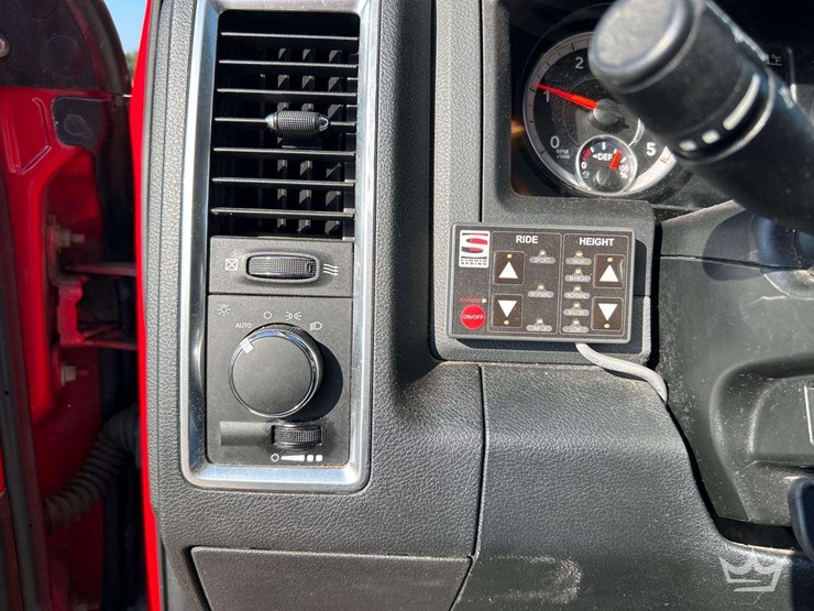 2018-dodge-3500-image-16