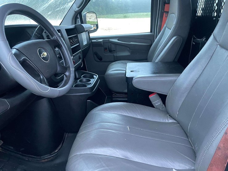 2013-chevrolet-express-2500-image-10