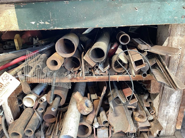 #1678-•-bench-and-bottom-contents-image-4