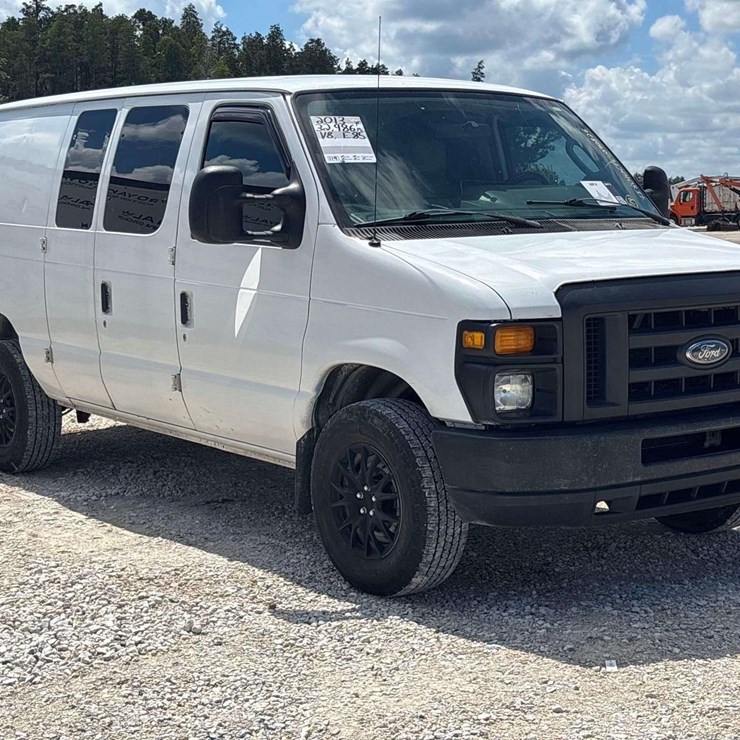 2013 FORD CARGO