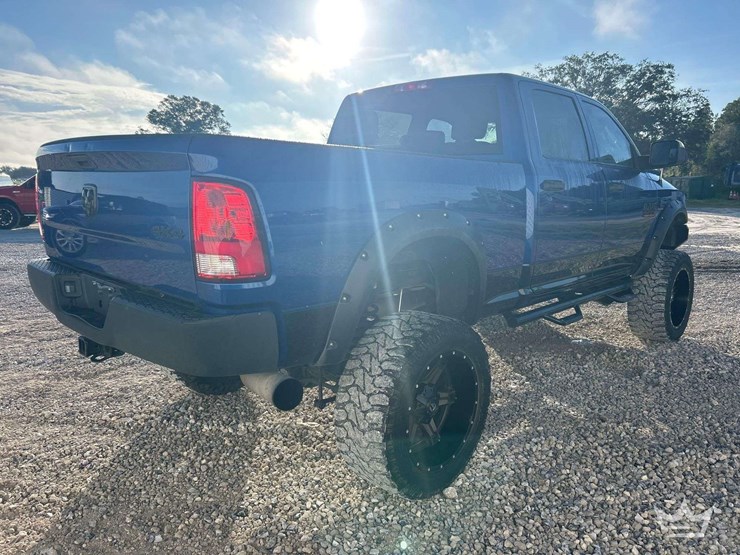 2015-dodge-2500-image-3
