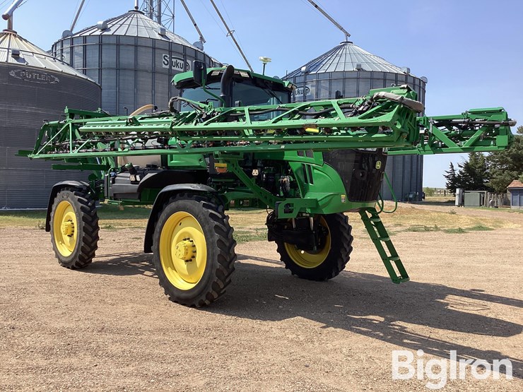 2024-john-deere-410r-image-3