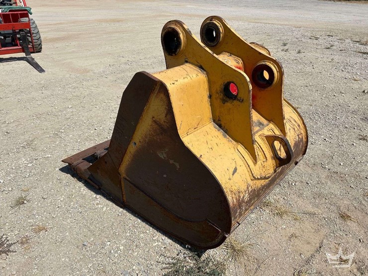 caterpillar-45in.-excavator-bucket-attachment-image-3