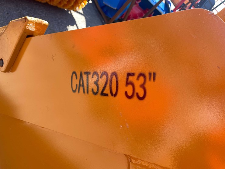 caterpillar-320-image-9