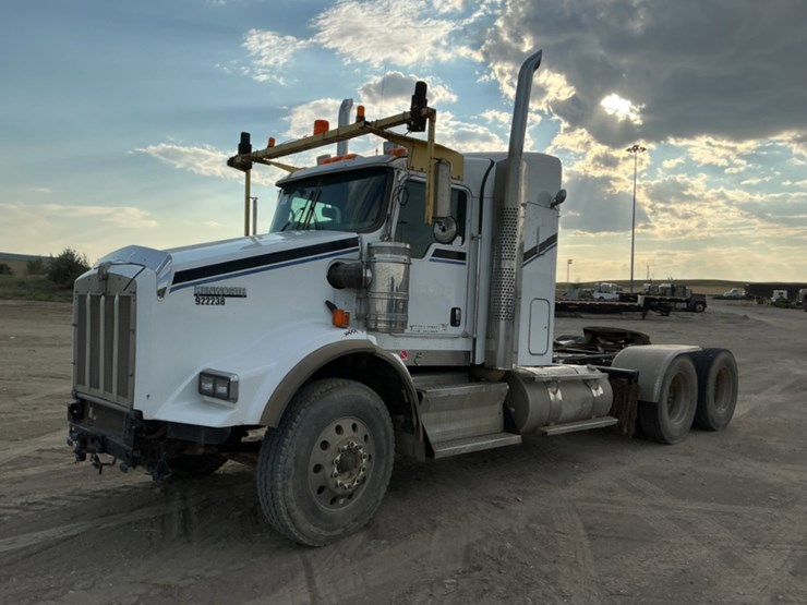 2012-kenworth-t800-image-1
