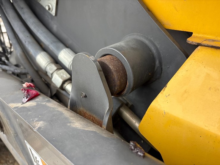 2019-new-holland-l228-image-27