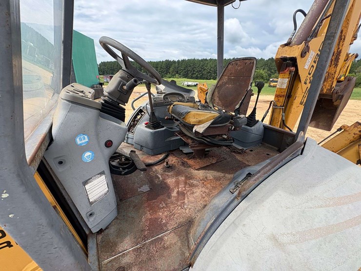 new-holland-555e-image-16