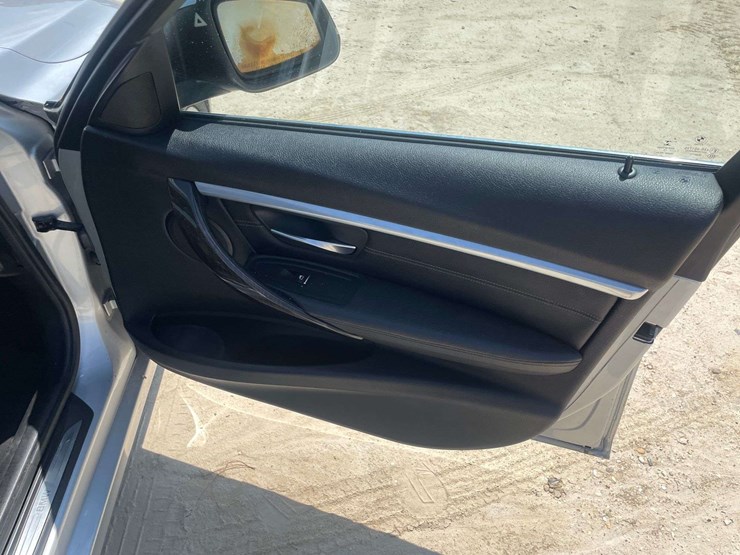 2016-bmw-328i-4-door-sedan-(140,052-miles)-image-17
