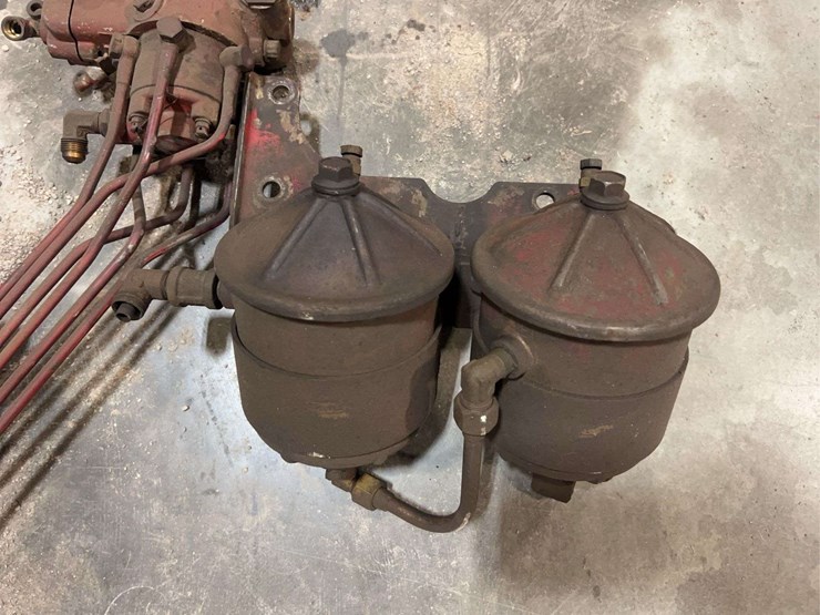 roosa-master-injection-pump-with-lines-and-fuel-filter-canisters-image-8