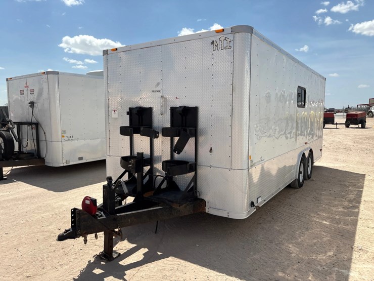 2013-middlebury-trailers-20’-x-100”-t/a-bumper-pull-doghouse-trailer-image-2