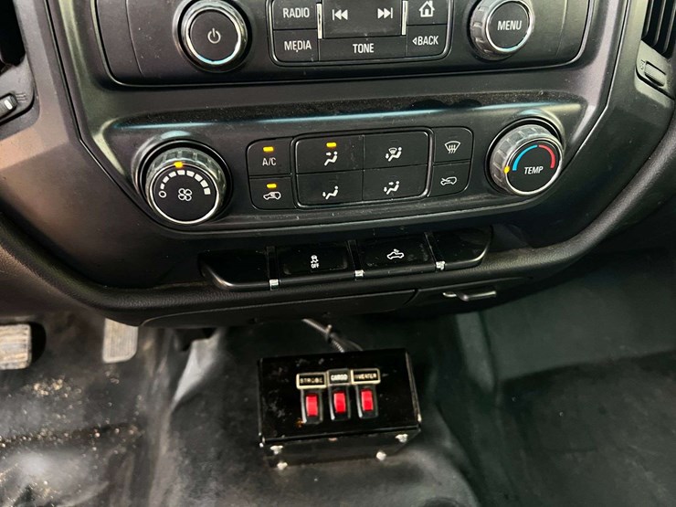 2015-chevrolet-silverado-3500hd-image-27