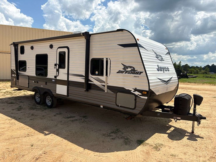 2022-jayco-"jayflight"-bumper-pull-travel-trailer-image-4