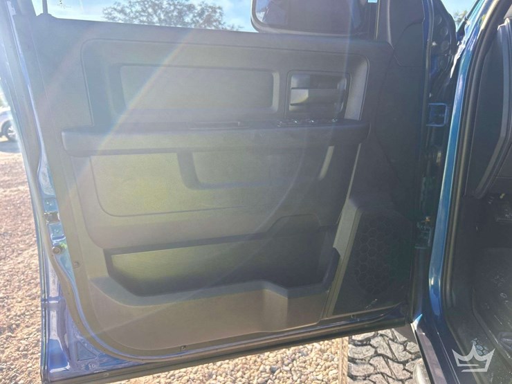 2015-dodge-2500-image-11