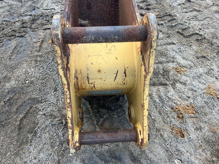 caterpillar-12-image-8
